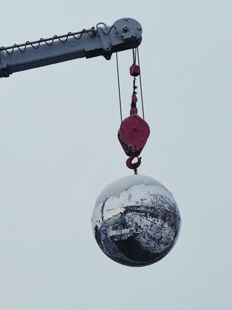 Matthias Maier | Snow covered mirror ball