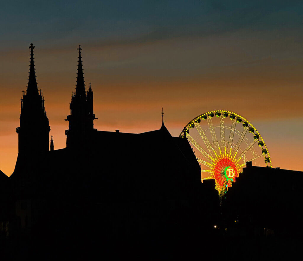 Matthias Maier | Stories | Week 43 2024 | Ferries Wheel next to the cathedral