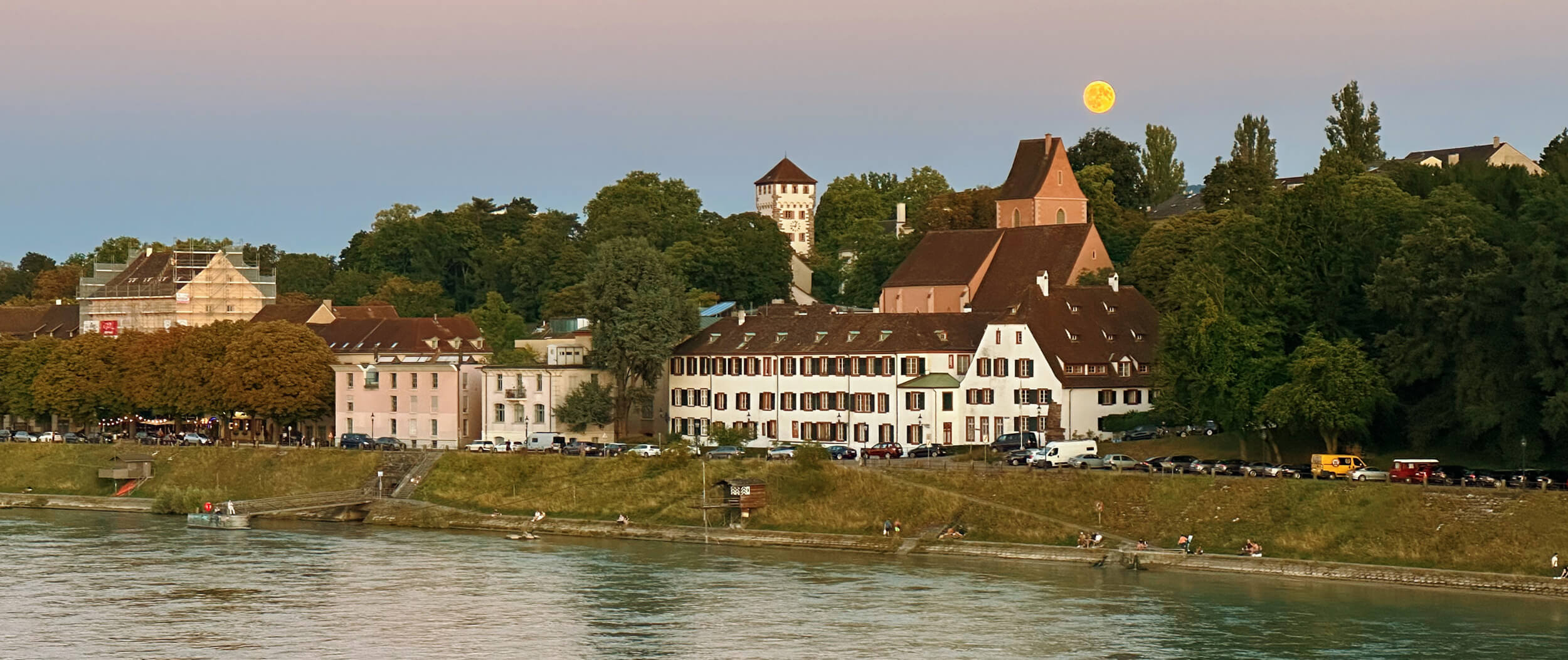 Matthias Maier | Stories | Week 32 2025 | Moon rise on the Rhein river in Basel
